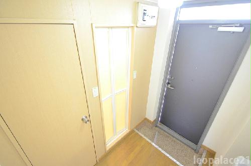 エントランス　設備・仕様は号室により異なる為、現状を優先致します。