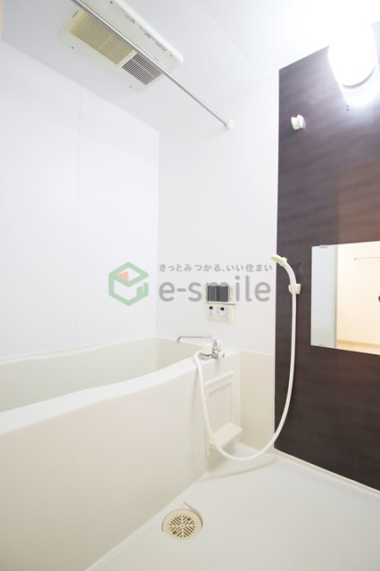 バス・シャワールーム　コンパクトで使いやすいお風呂です