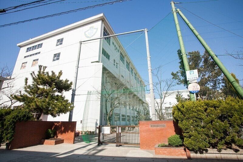 中学校　市川市立第七中学校（中学校）まで878m