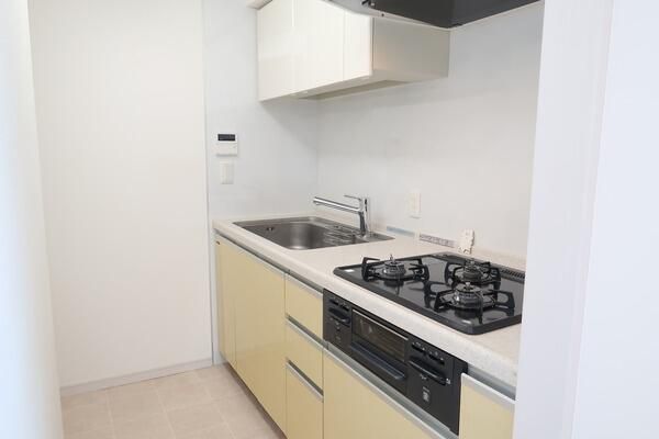 キッチン　※同タイプ・別部屋の参考写真です。