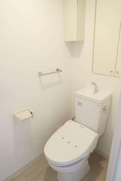 トイレ　※同タイプ・別部屋の参考写真です。