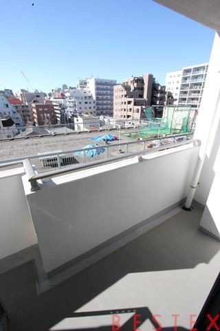 バルコニー　※同タイプ・別部屋の参考写真です。