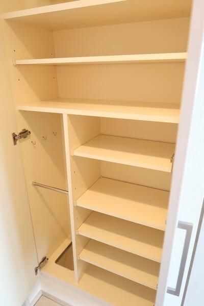 玄関　※同タイプ・別部屋の参考写真です。