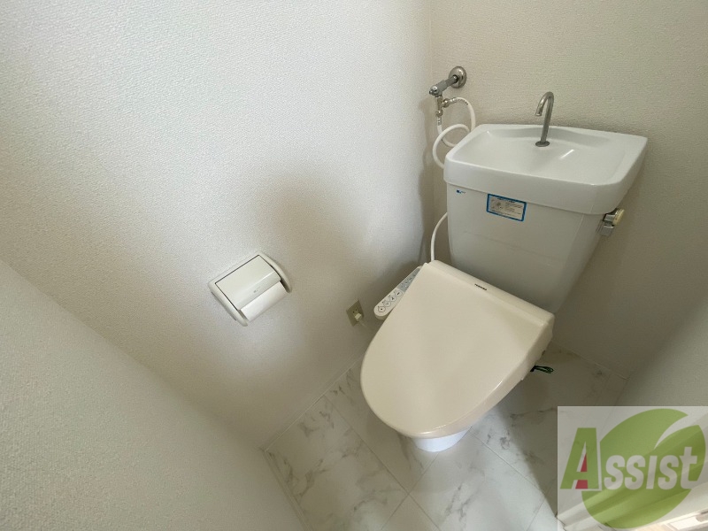 トイレ　こちらはトイレです。清潔感があり、安心して使用できます。