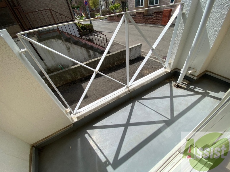 バルコニー　バルコニーは幅があり、広い印象を受けました。