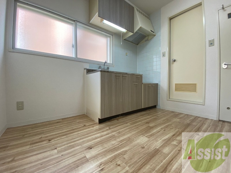 居室・リビング　４．５帖のダイニングキッチン。ご飯を食べるお部屋ですね。