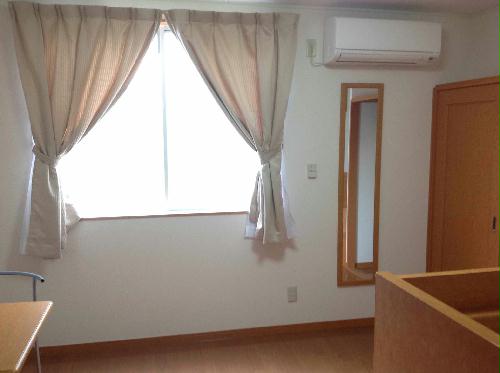 居室・リビング　エアコン・鏡付