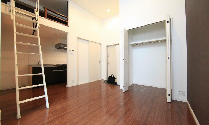 居室・リビング　洋室8.1帖　ロフト4.7帖（収納でもお部屋でも使えます）