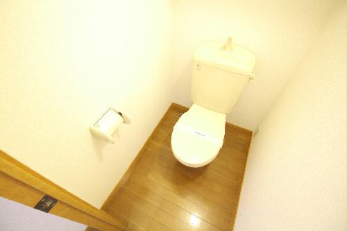 トイレ　セパレート仕様のトイレです。（部屋により配置が異なります。）