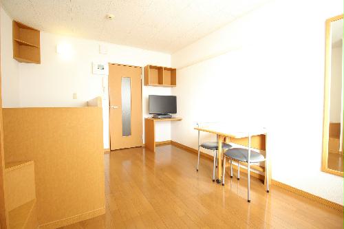 居室・リビング　ホームセキュリティ搭載の家具・家電付き物件です♪