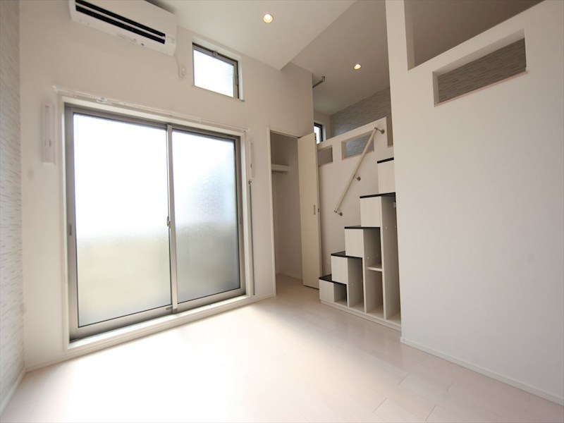 居室・リビング　洋室6帖　ロフト5.8帖（収納にも寝室にも使えます）