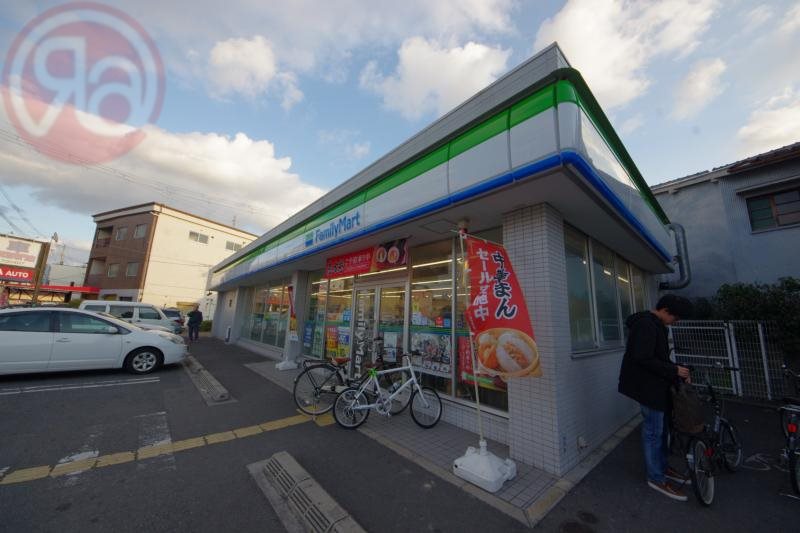 コンビニ　ファミリーマート 東大阪菱屋東店（コンビニ）まで244m