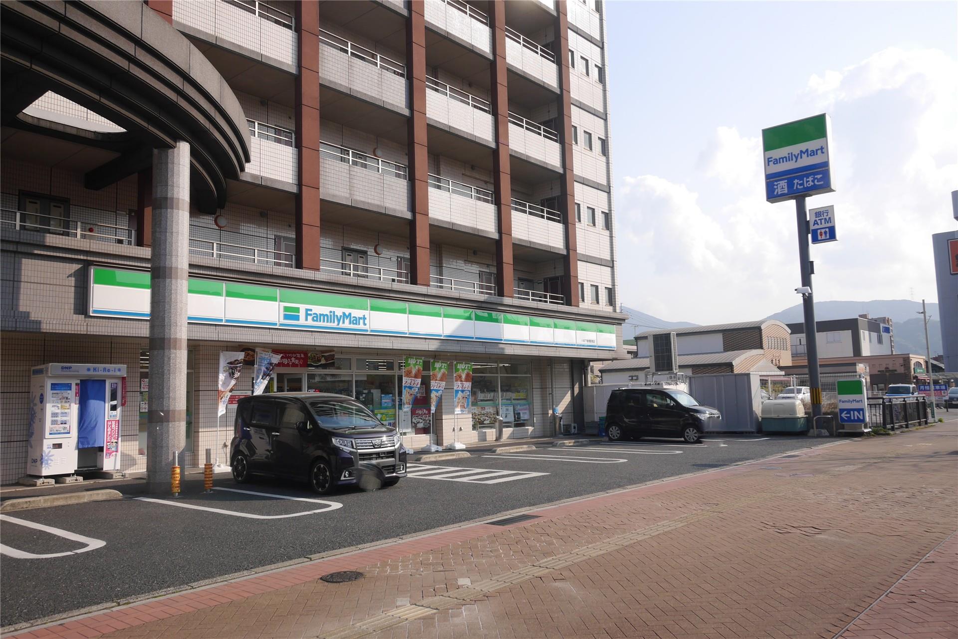 コンビニ　ファミリーマート小倉下曽根駅南店（コンビニ）まで520m