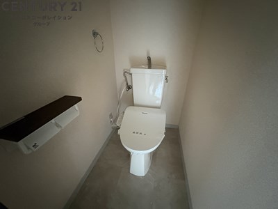 トイレ　温水洗浄便座ついてます