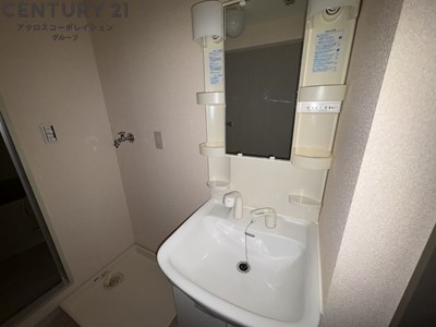 洗面設備　独立洗面化粧台です