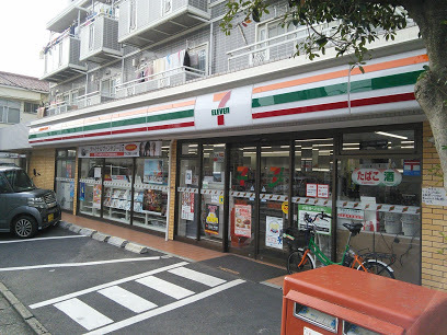 コンビニ　セブンイレブン（コンビニ）まで576m