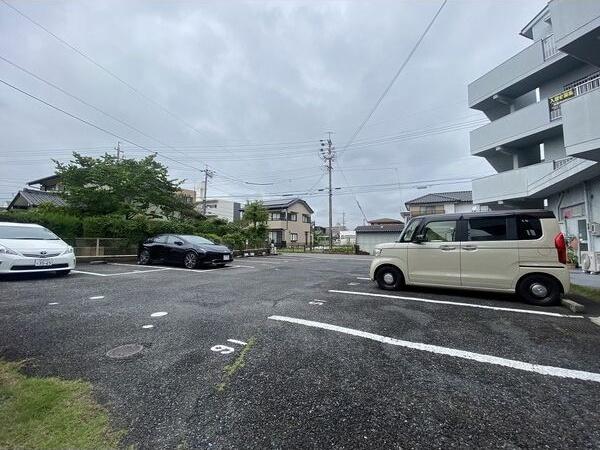 駐車場　駐車場