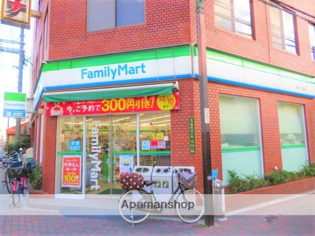 コンビニ　ファミリーマート（コンビニ）まで104m