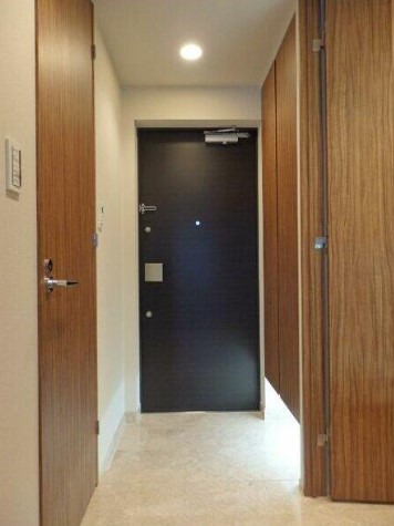 玄関　※こちらのお写真は他部屋になり参考写真です