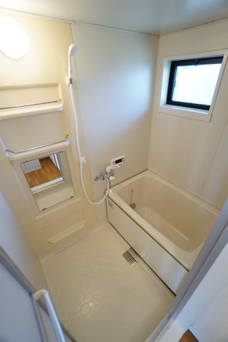 バス・シャワールーム　※同物件・反転タイプの写真です。