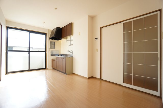 居室・リビング　※同物件・反転タイプの写真です。