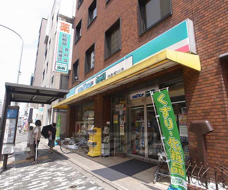 ドラックストア　ドラッグひかり四条堀川店（ドラッグストア）まで358m