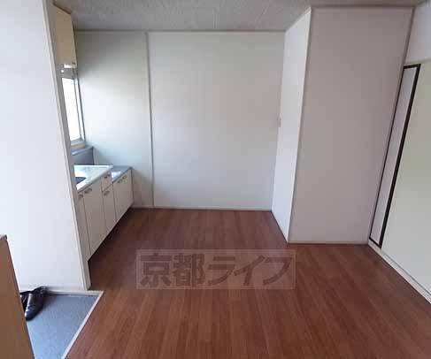 居室・リビング　明るい室内。