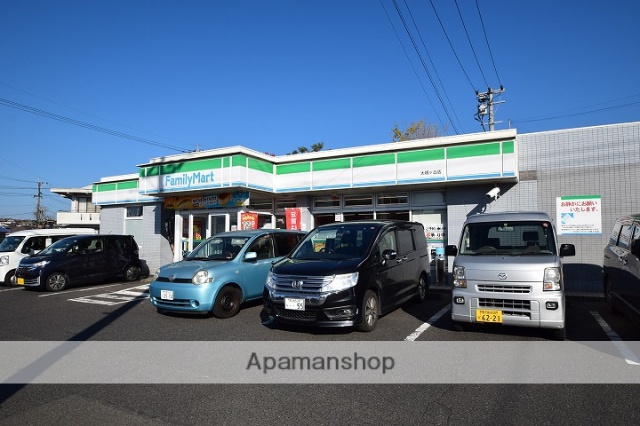 コンビニ　ファミリーマート（コンビニ）まで1746m