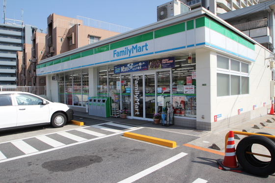 コンビニ　ファミリーマート井口鈴が台店（コンビニ）まで300m