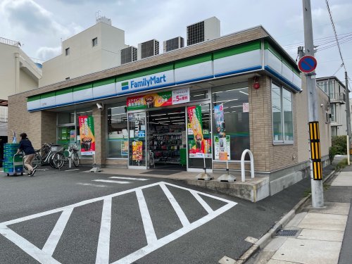 コンビニ　ファミリーマート 二女子店（コンビニ）まで432m