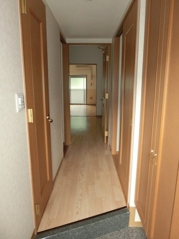 玄関　※同物件参考写真