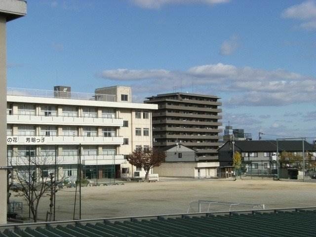 小学校　岡山市立芳明小学校（小学校）まで1262m