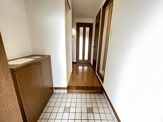 玄関　※別号室の写真です