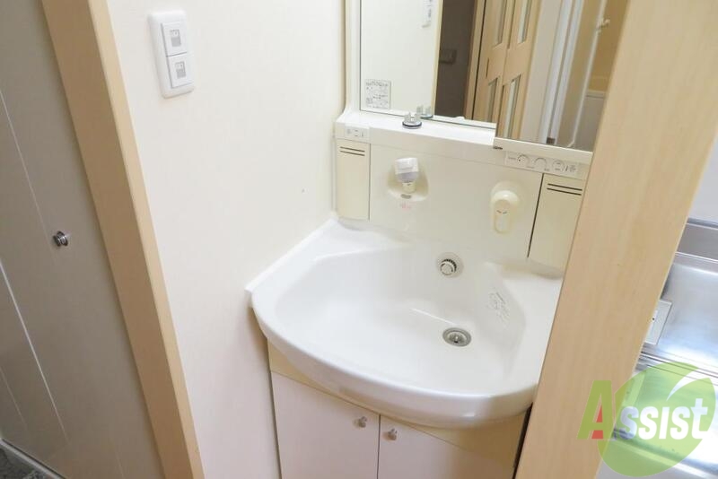 洗面設備　洗面は独立しております。朝の準備などはこちらで。