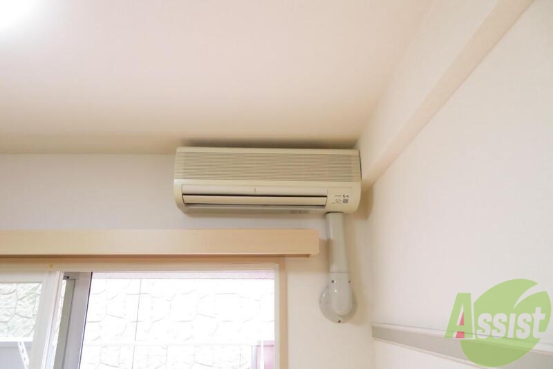 その他設備　寝室のエアコンです。これで夏場も安心ですね。