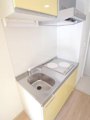 キッチン　2口のガスコンロ付のシステムキッチン