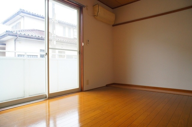 居室・リビング　別号室の写真です