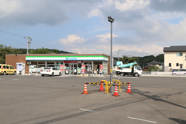 コンビニ　ファミリーマート松江古志原店（コンビニ）まで728m