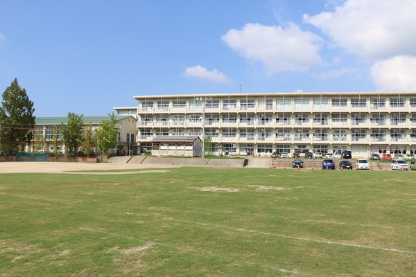 小学校　松江市立古志原小学校（小学校）まで690m