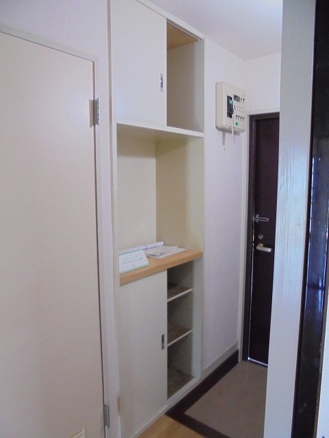 玄関　写真は206号室です（参考）