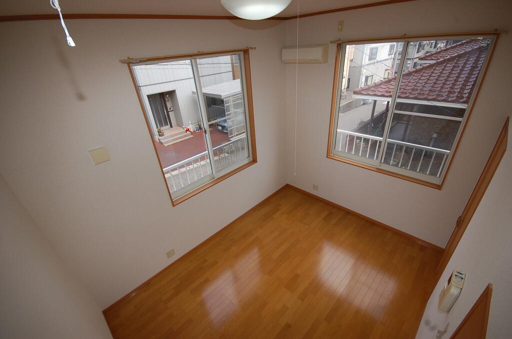 居室・リビング　2階角部屋！2面採光のお部屋です！（他部屋写真）