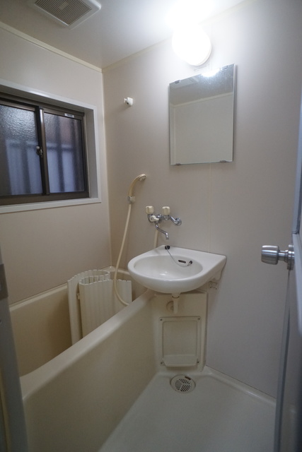 バス・シャワールーム　お掃除しやすい☆洗面台付き２点ユニットです☆