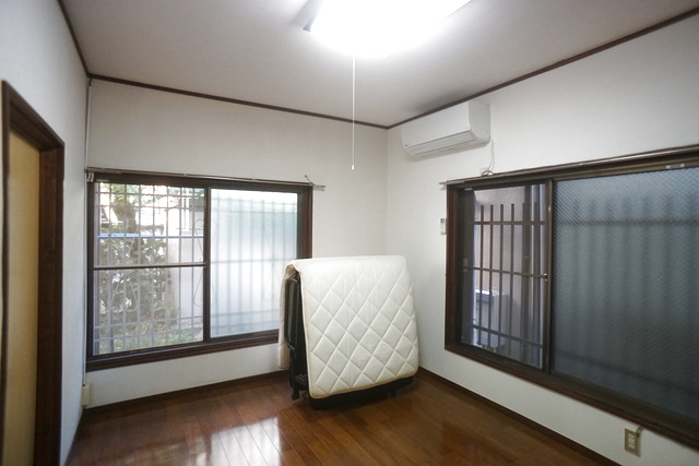 居室・リビング　２面採光なので、明るく風通しのよい過ごしやすいお部屋です♪