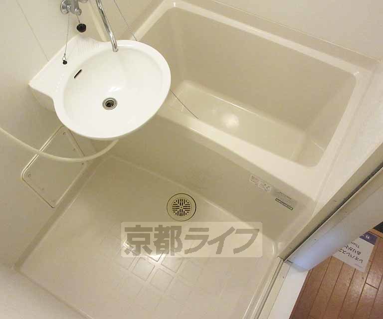 バス・シャワールーム　シンプルなお風呂です。