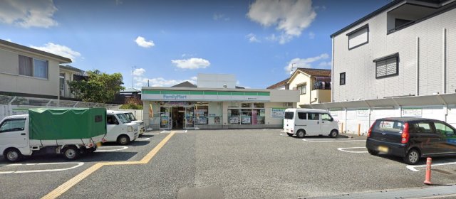 コンビニ　ファミリーマート　豊中本町五丁目店（コンビニ）まで194m