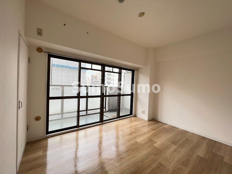 居室・リビング　こちらの居間で趣味の時間をお楽しみください