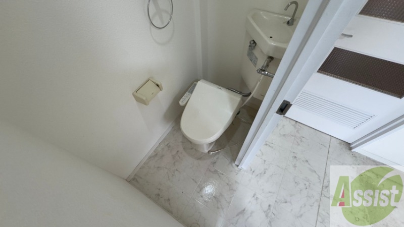 トイレ　こちらはトイレです。清潔感があり、安心して使用できます。