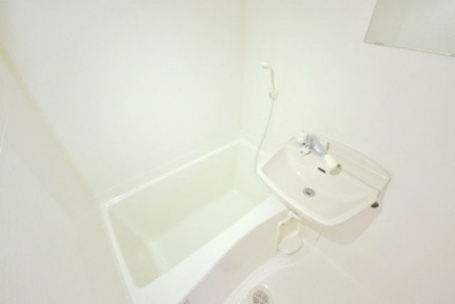 洗面設備　★洗面台もお風呂についてます★