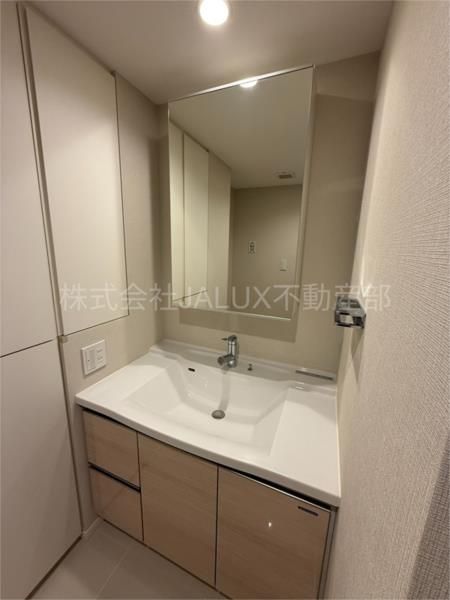 洗面設備　広い洗面スペース