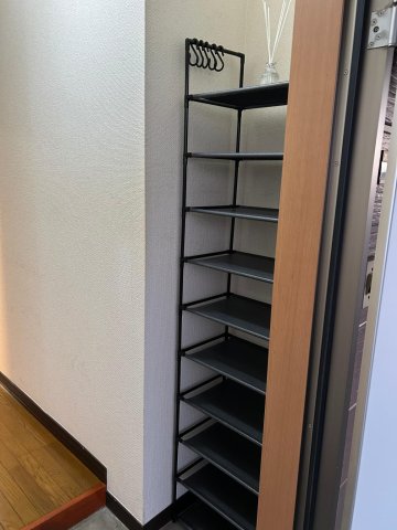 収納　玄関には10段の下足棚を設置